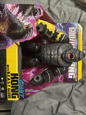 GODZILLA x KONG The New Empire GIANT KONG WITH B.E.A.S.T. GLOVE 11