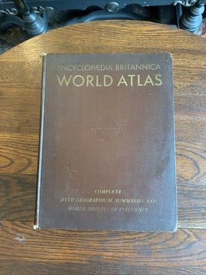 ENCYCLOPAEDIA BRITANNICA WORLD ATLAS COMPLETE WITH SUMMARIES HC 1946-image