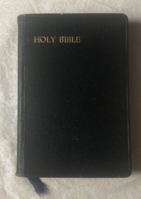 Holy Bible 1958 KJV King James Version Great Britain Black 1 Page Torn Maps -image