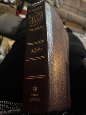 New King James Thompson Chain Reference Study Bible Genuine Leather-image
