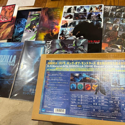 S.H.MonsterArts Godzilla 2019 Poster Color ver Monster Arts figure action-image