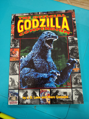Official Godzilla Compendium : A 40 Year Retrospective by M. Cerasini, Marc Lees-image