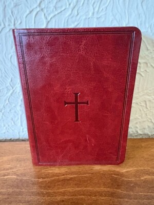 NKJV LARGE PRINT COMPACT Reference Bible 2013 Brown Leather Touch Holman-image