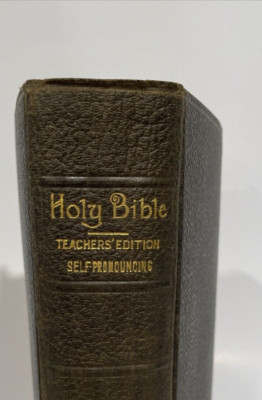 Holy Bible Teachers’ Edition Self Pronouncing Concordia Vintage W Maps-image