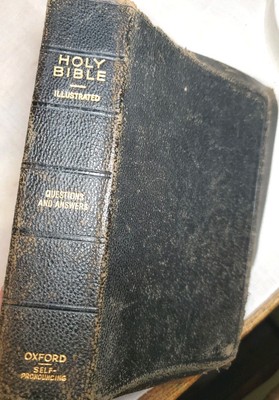 Oxford Self-Pronouncing KJV Bible King James Version Black Leather Maps -image