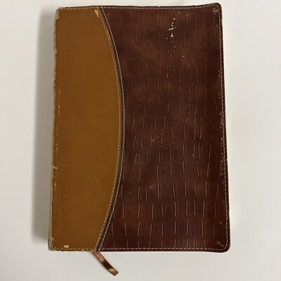 Tyndale Holy Bible Premium Slimline Reference Edition New Living Translation-image