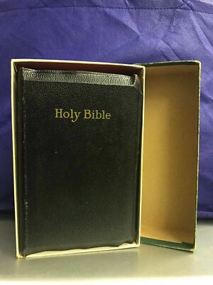 The Holy Bible King James Version Colored Maps. Red edges, Leather Cover-image