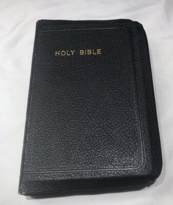 Bonded Leather The Holy Bible Self Pronouncing: World Publishing Company Year?-image