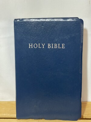 New Living Translation (NLT) Blue Bonded Leather EZ Carry Size Bible Red Letters-image