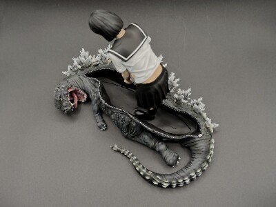 Godzilla Girl Art Statue (One-Off) ゴジラの少女 完成品-image