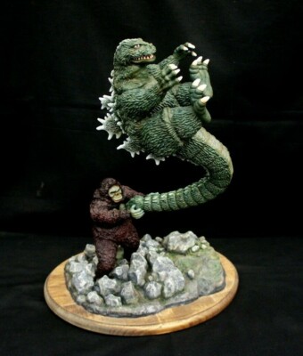 Godzilla vs Kong  Art Statue 46 cm Gigantic Diorama キングコング対ゴジラ-image