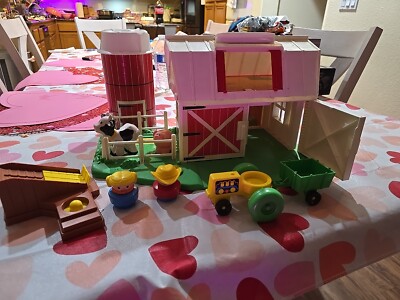 Vtg 1986 Fisher-Price Little People Farm Barn Fence Pig Farmers Moo Sound Door-image
