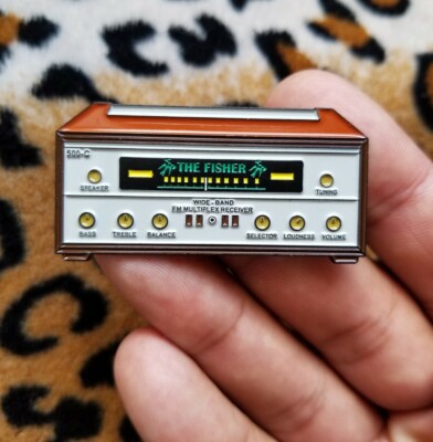 Fisher 500C Pin Badge Vintage Receiver (Silverfaced) -image